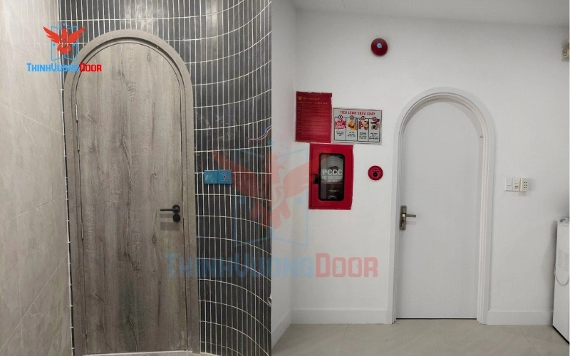 cửa nhựa composite màu trắng