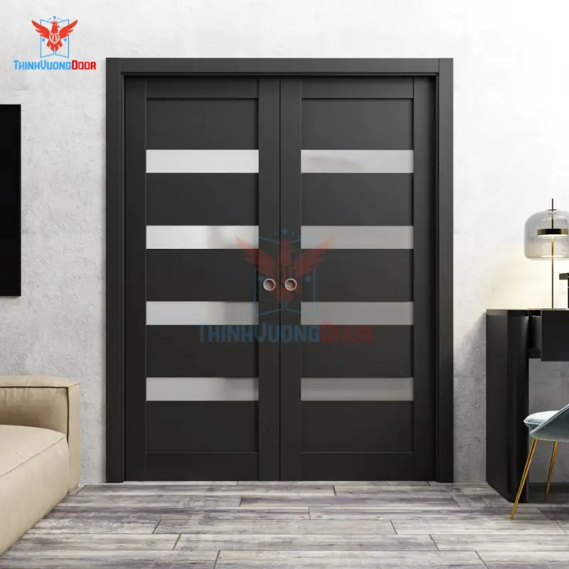 Cửa gỗ công nghiệp MDF sơn đen mờ, kết hợp kính cường lực trong suốt với các thanh kim loại mảnh tạo hình học độc đáo