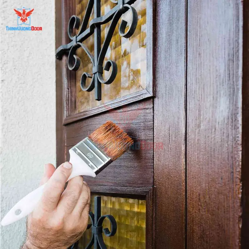 Bí quyết bảo quản cửa gỗ chạm khắc luôn bền đẹp và sáng bóng