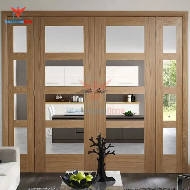 Cửa gỗ Lim 2 cánh, kính cường lực trong suốt, kết hợp với các tấm panel gỗ lớn ở phần dưới