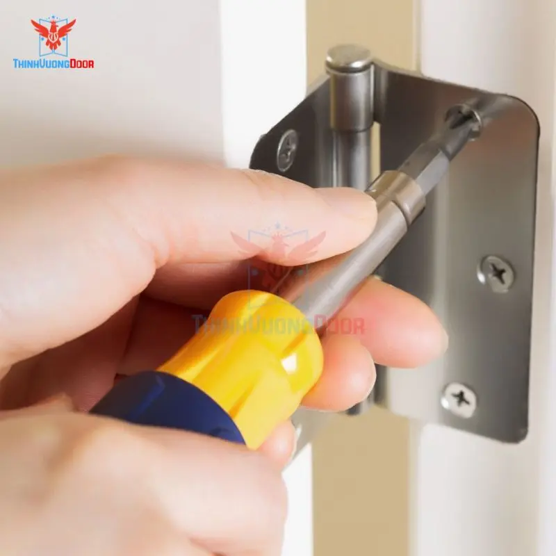 sửa cửa gỗ bị xệ