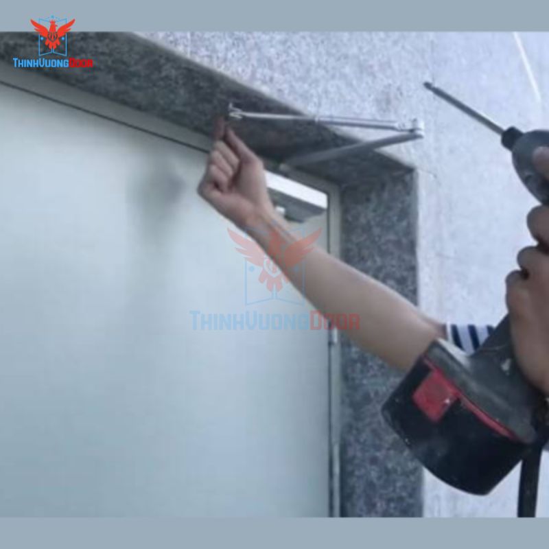 Quy trình lựa chọn và thi công cửa thép chống cháy 4 cánh đúng tiêu chuẩn