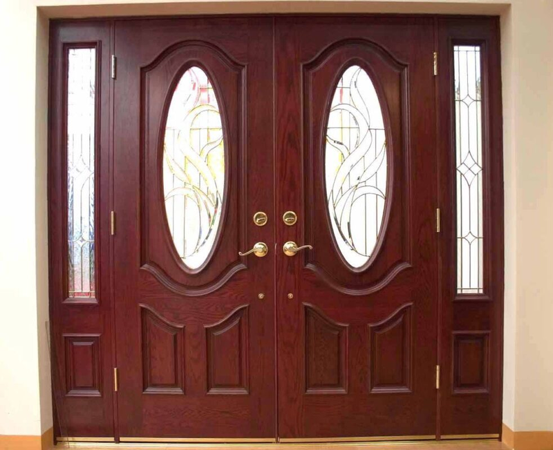 Cửa gỗ 4 cánh có ô kính là một lựa chọn phổ biến trong thiết kế nội thất